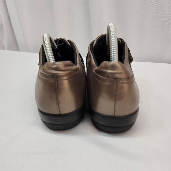 CLARKS Size 10 M Everyday Bronze Gold Walking Leather Slip On Loafer Sneakers G - Picture 5 of 9